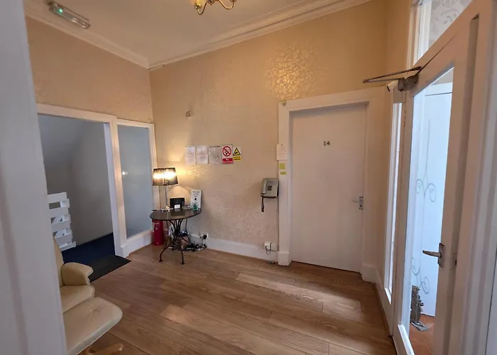 Station View Guest House Dyce